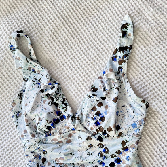 DKNY Ruffle Plunge Underwire Tummy Control One Piece Swimsuit White Swimwear - Picture 9 of 16